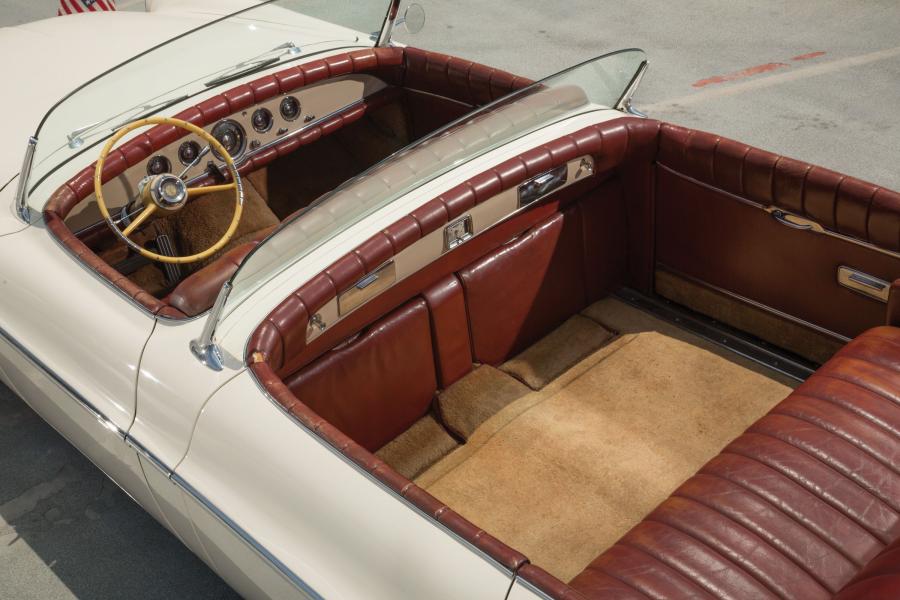 Интерьер Imperial Dual Cowl Parade Phaeton 4-Door (C70) 1956 года  (фото 3 из 3)